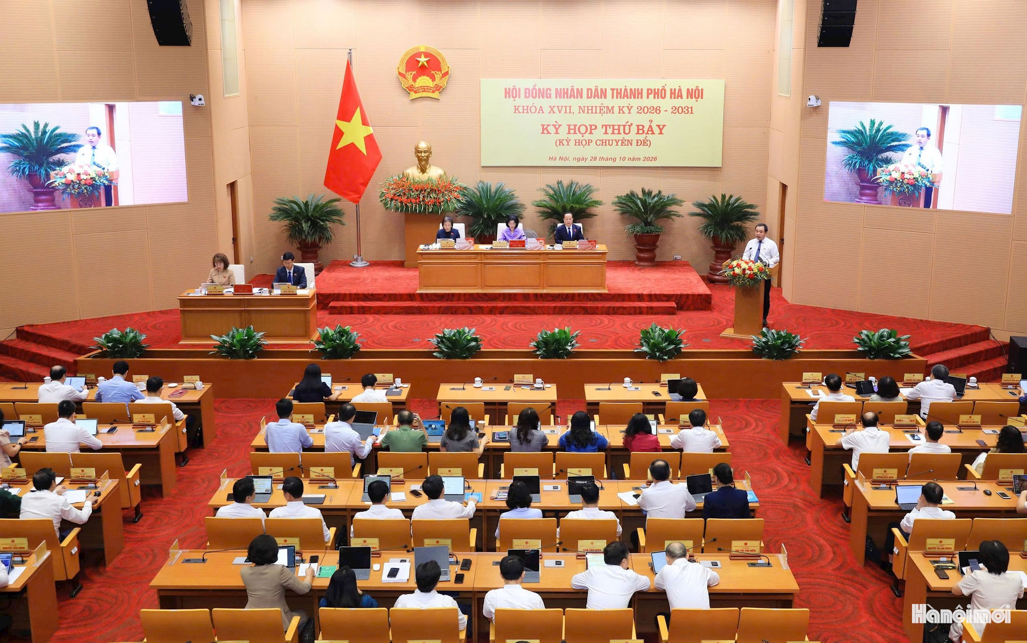 Quang cảnh kỳ họp.