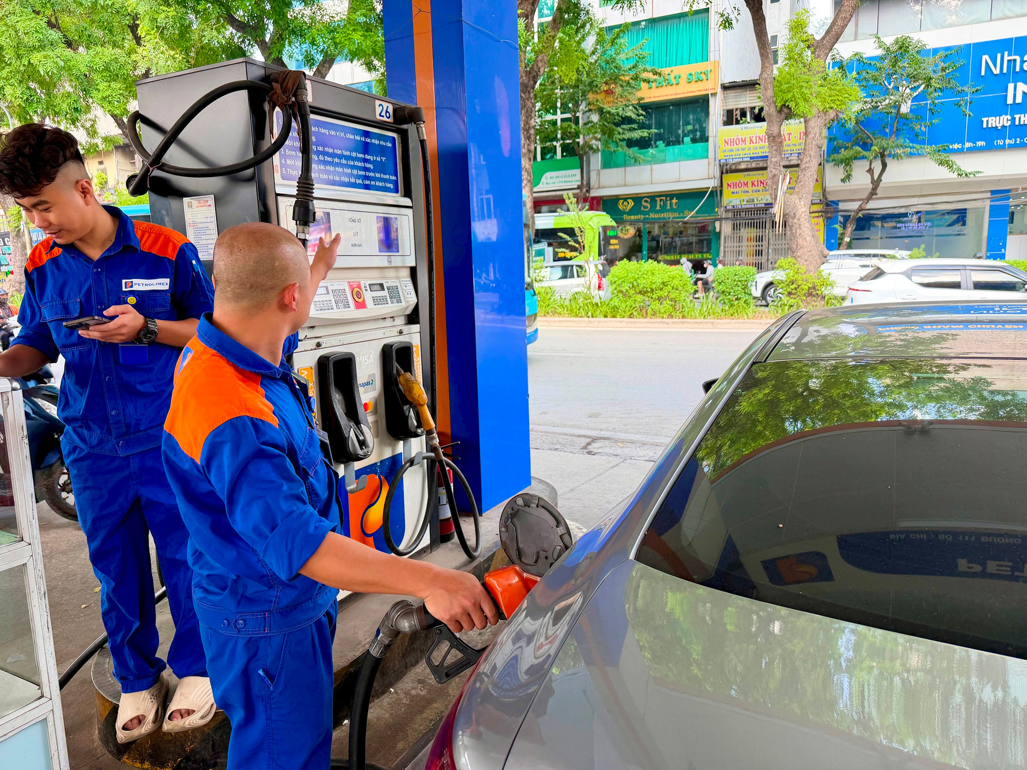 Cửa hàng kinh doanh xăng, dầu của Petrolimex. Ảnh: Thanh Hải