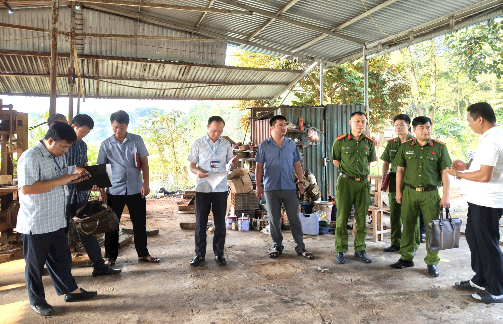 Công tác kiểm tra nhằm tăng cường quản lý đất đai, trật tự xây dựng, PCCC, kịp thời phát hiện và xử lý các vi phạm trên địa bàn. Ảnh: Th