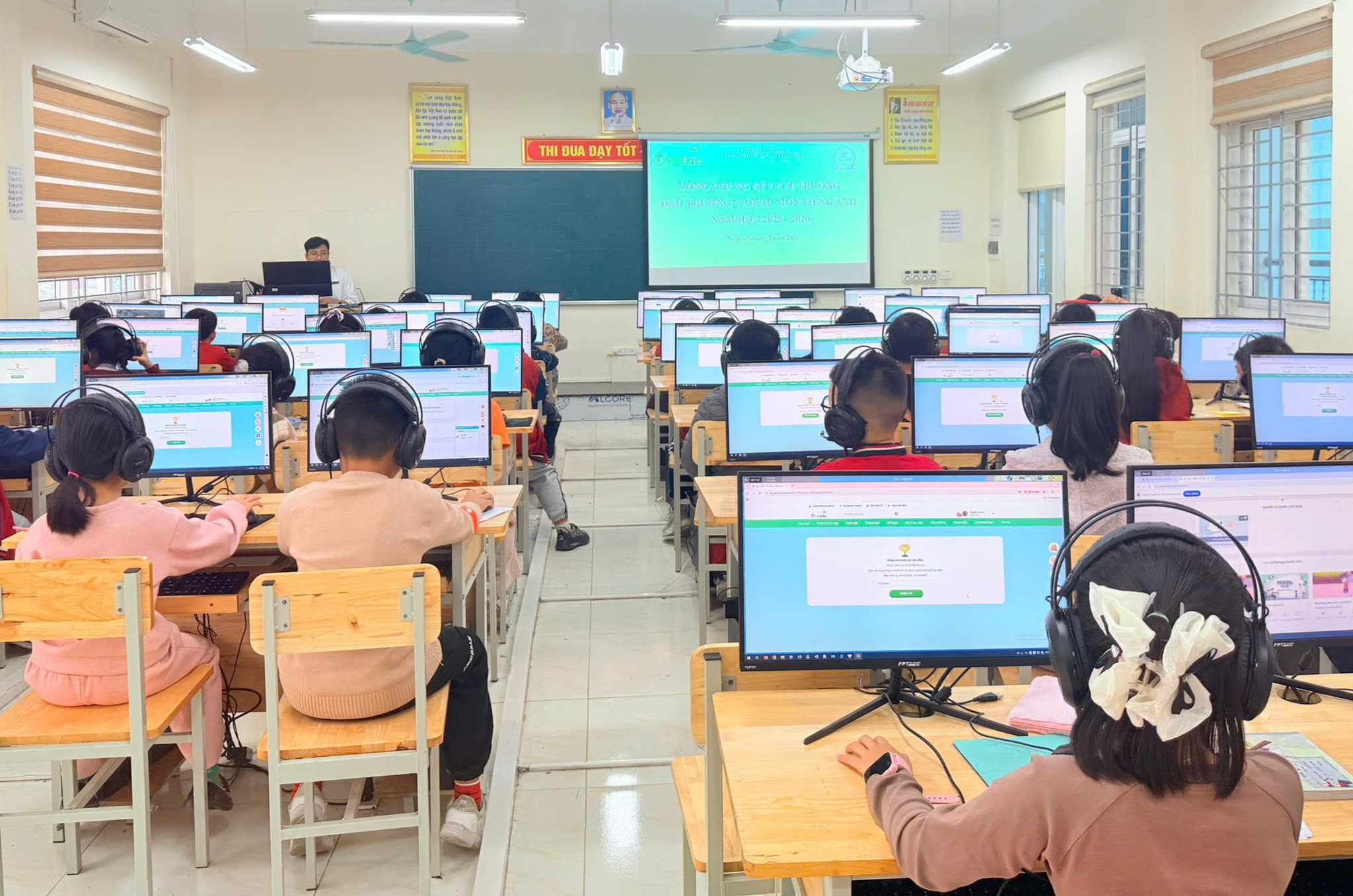 Một tiết học ứng dụng công nghệ tại Trường Tiểu học Đỗ Ngọc Du. Ảnh: PV