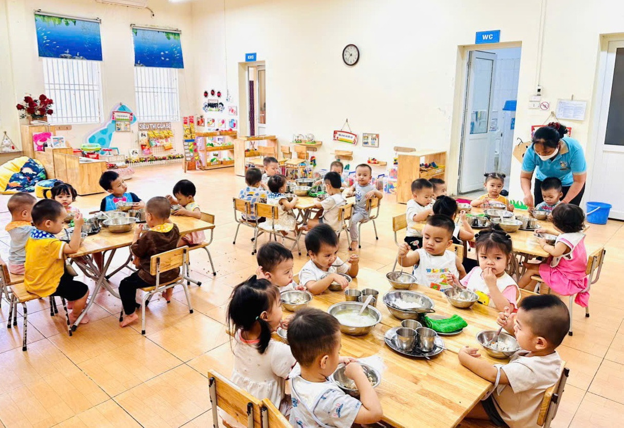 Hoạt động của bếp ăn tại các trường học trên địa bàn xã Đại Thanh đều được giám sát bằng camera AI. Ảnh: PV