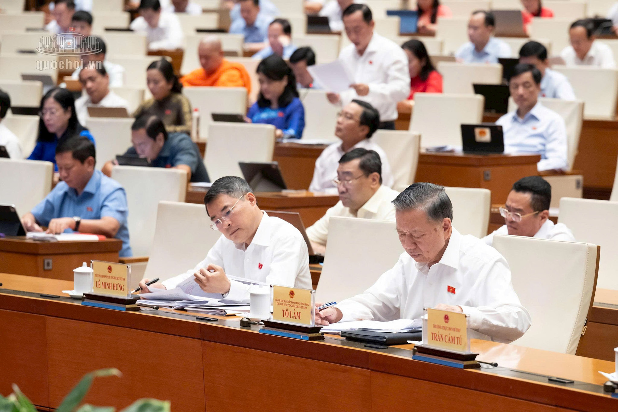 Các đồng chí lãnh đạo Đảng, Nhà nước, Chính phủ và đại biểu Quốc hội tham dự phiên thảo luận. Ảnh: quochoi.vn