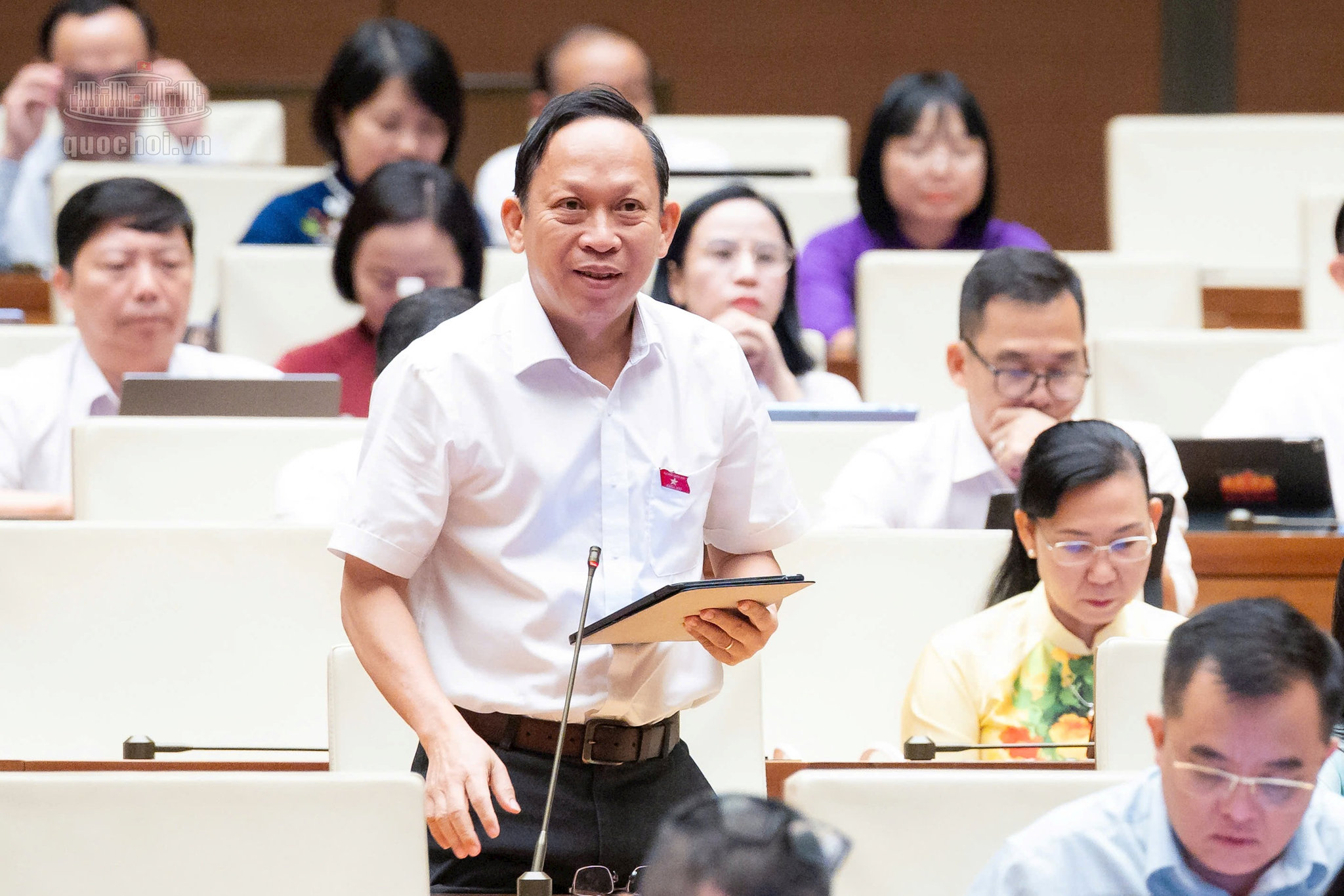 Đại biểu Nguyễn Đình Xuân (Đoàn Tây Ninh) phát biểu thảo luận. Ảnh: quochoi.vn