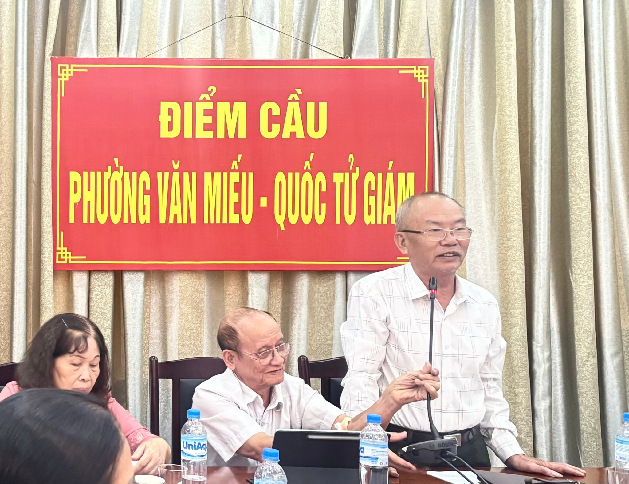 hoi-nghi-1.jpg