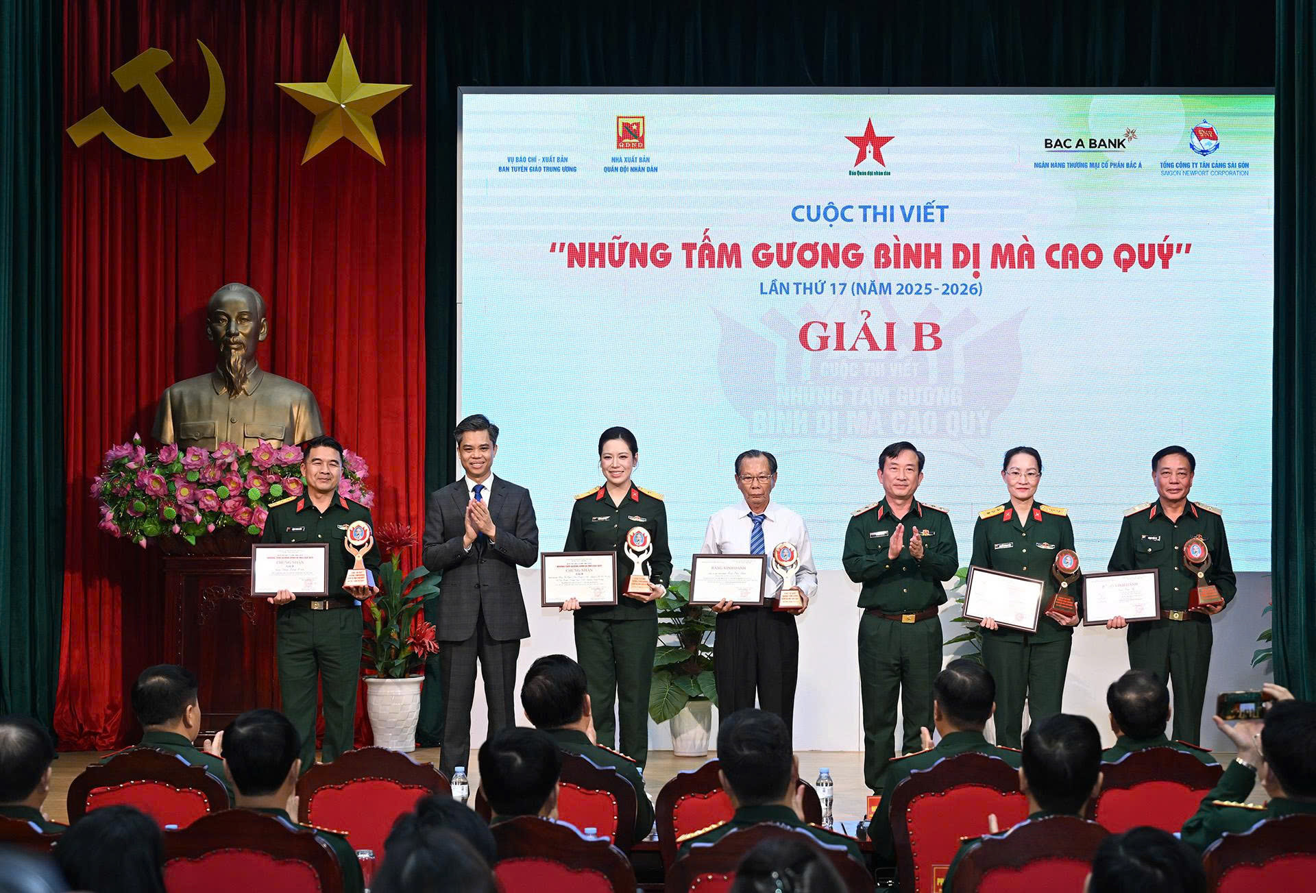 tam-guong-17-giai-b.jpg