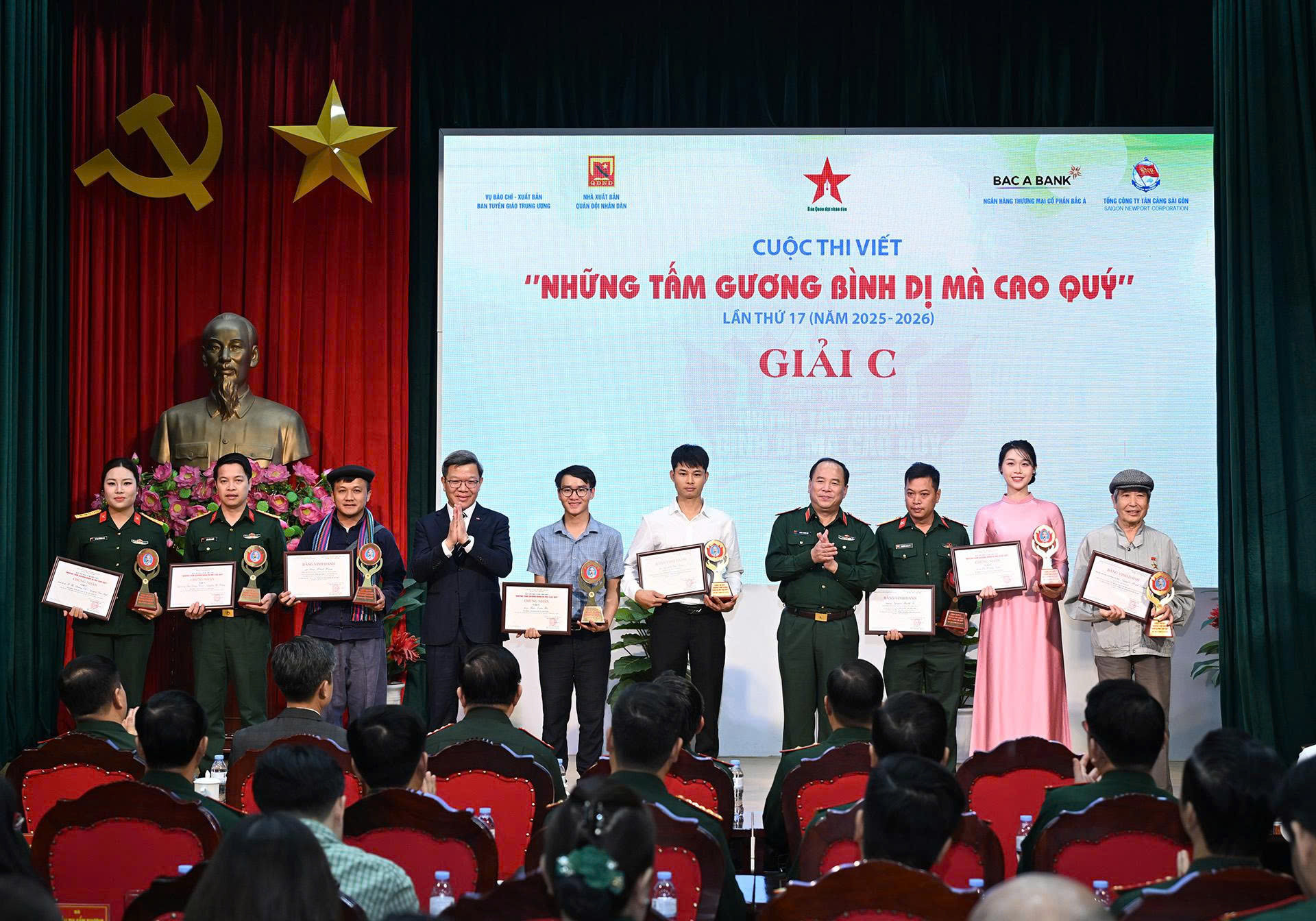 tam-guong-17-giai-c.jpg