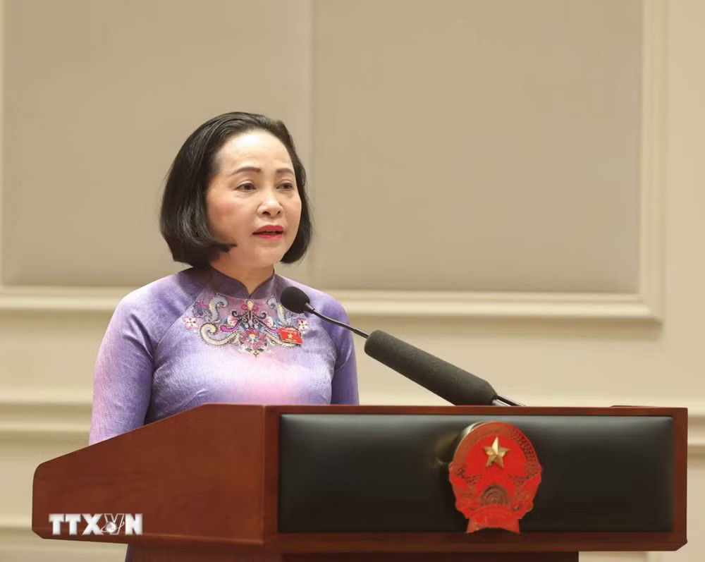 ttxvn_tong-bi-thu-chu-tich-nuoc-to-lam-gap-mat-cac-nu-dai-bieu-quoc-hoi-khoa-xvi-9120412-3.jpg