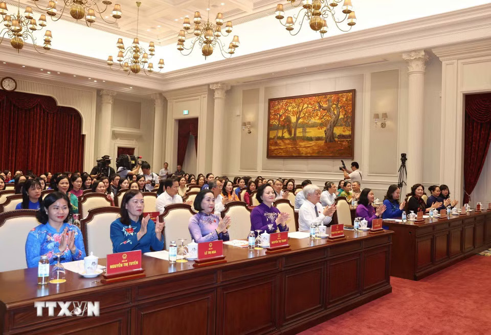 qjuvcqjn_vcrhoeas0qmxng-_ttxvn_tong-bi-thu-chu-tich-nuoc-to-lam-gap-mat-cac-nu-dai-bieu-quoc-hoi-khoa-xvi-9120412-8.jpg