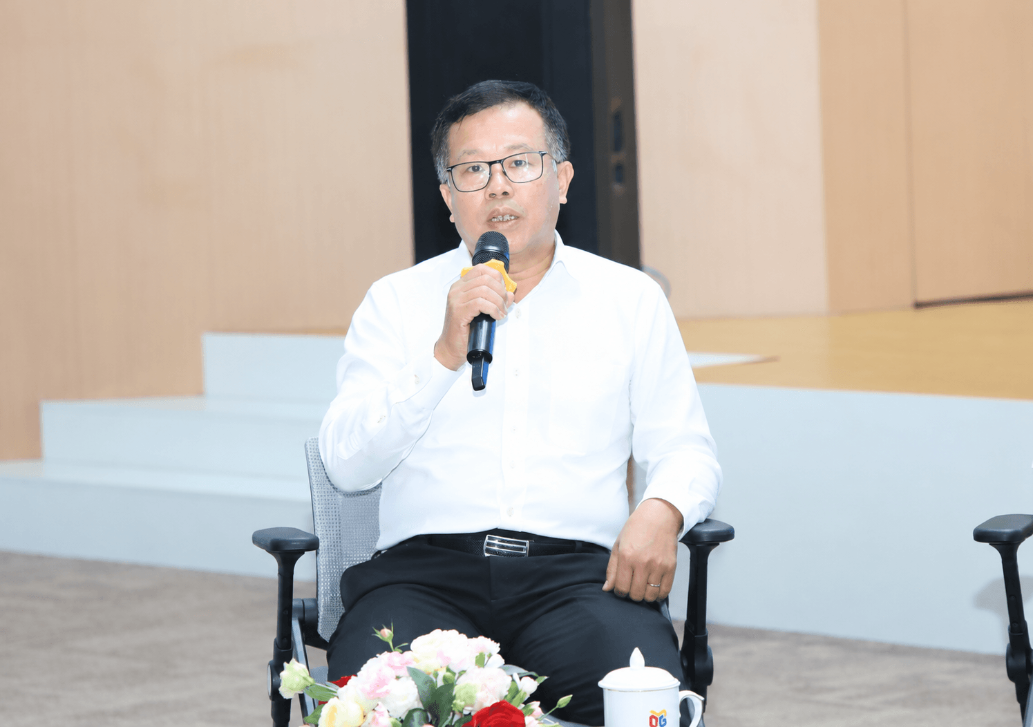 Nhà báo Lại Bá Hà, Thành viên Hội đồng Biên tập xuất bản, Phụ trách Báo Hànộimới - Cơ quan Báo và Phát thanh, Truyền hình Hà Nội phát biểu. Ảnh: Đình Hiệp