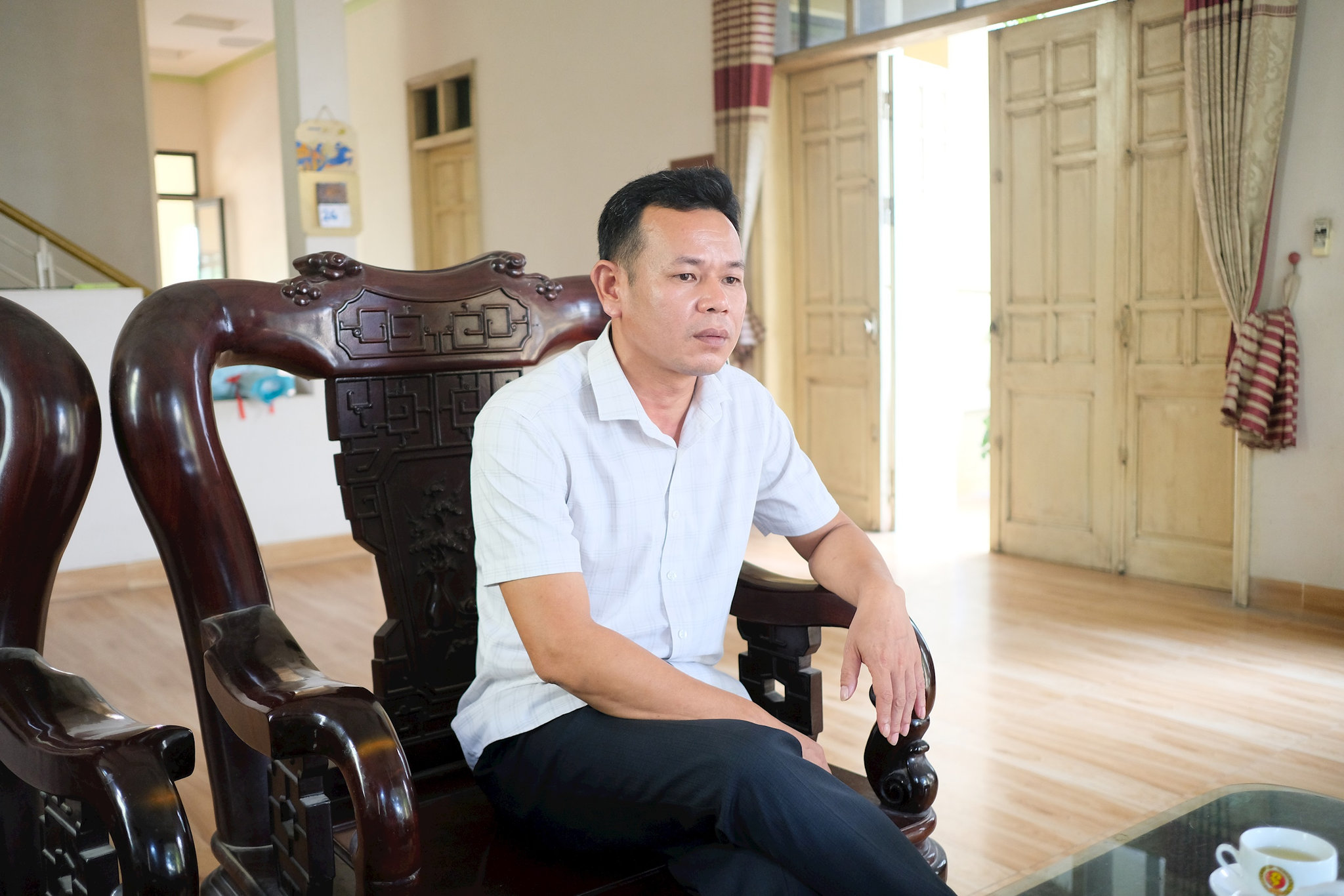 Ông Nguyễn Văn Minh, Phó Bí thư, Trưởng ban Công tác Mặt trận, Tổ trưởng Tổ hòa giải thôn Thanh Ninh chia sẻ thông tin về công tác hòa giải tại địa phương. Ảnh: Sỹ H