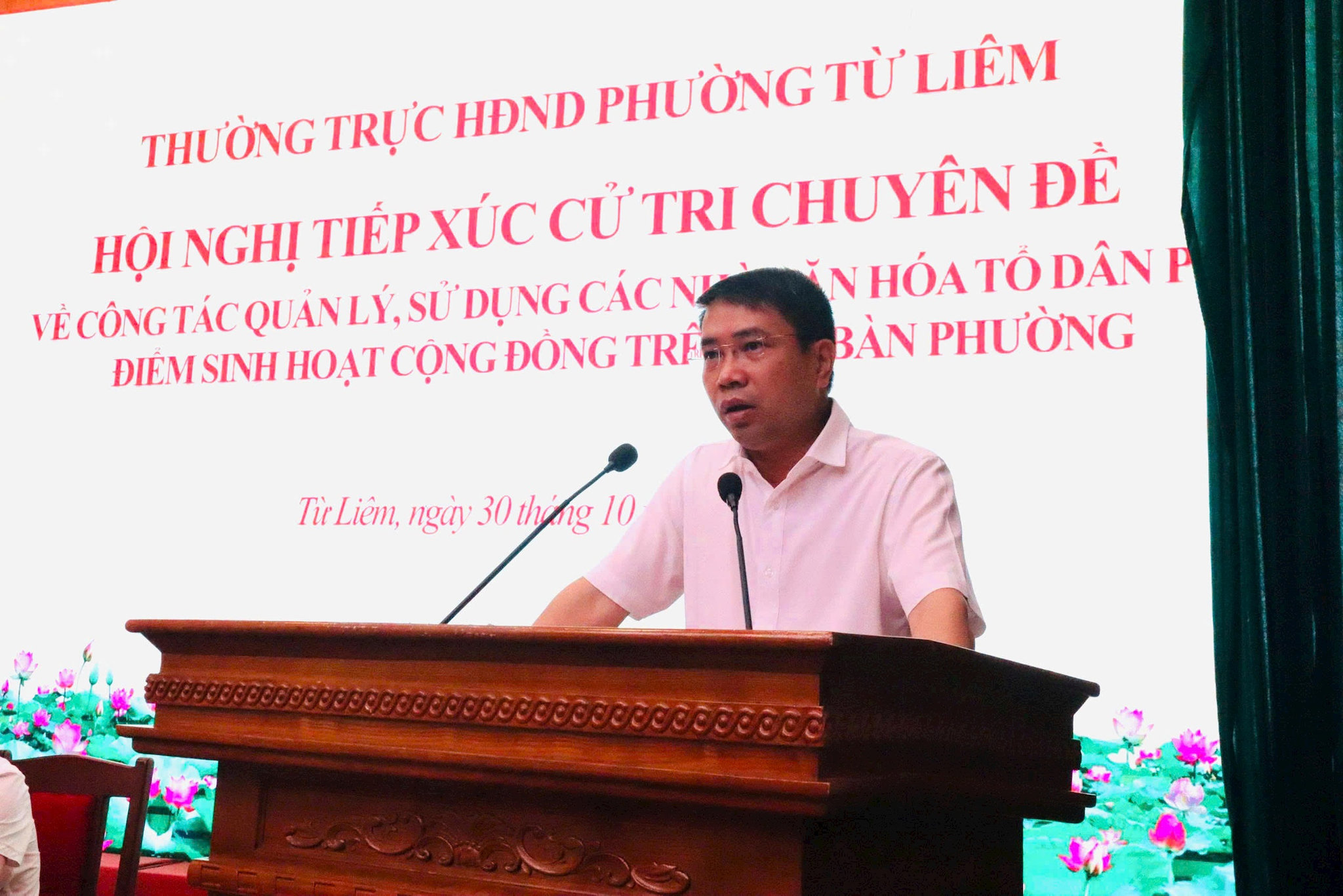 Chủ tịch UBND phường Từ Liêm Nguyễn Thanh Bình phát biểu tại kỳ họp. Ảnh: PV.