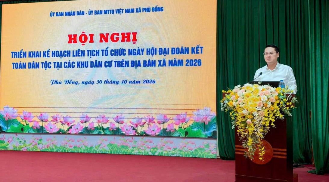 Phó Bí thư Đảng ủy, Chủ tịch UBND xã Phù Đổng Đào Đức Minh phát biểu tại hội nghị. Ảnh: PV