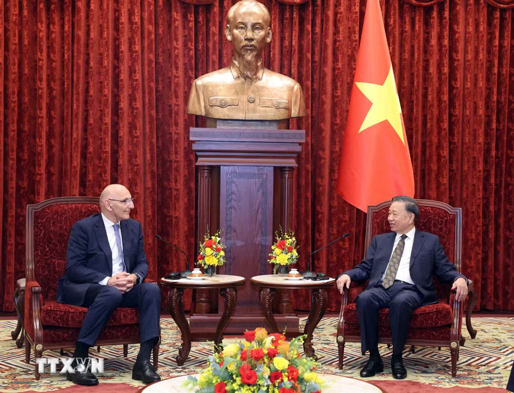 ttxvn_tong-bi-thu-chu-tich-nuoc-to-lam-tiep-dac-phai-vien-tong-thong-azerbaijan-4.jpg