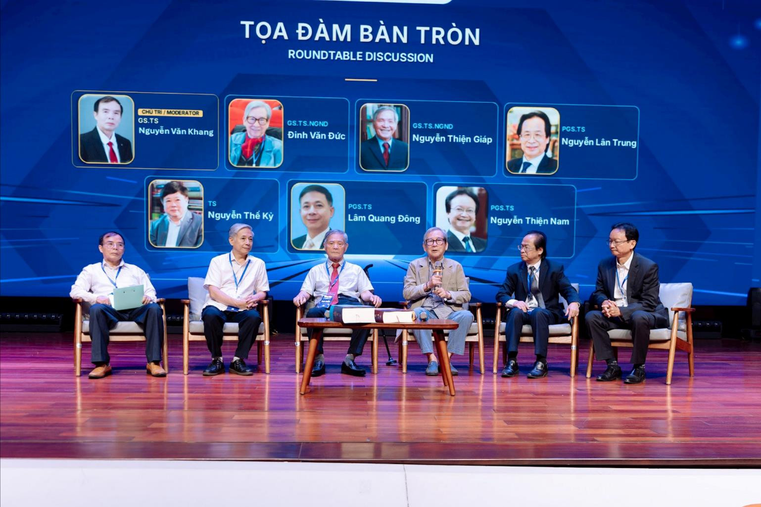 3110-hoi-thao-ngon-ngu3(2).jpg
