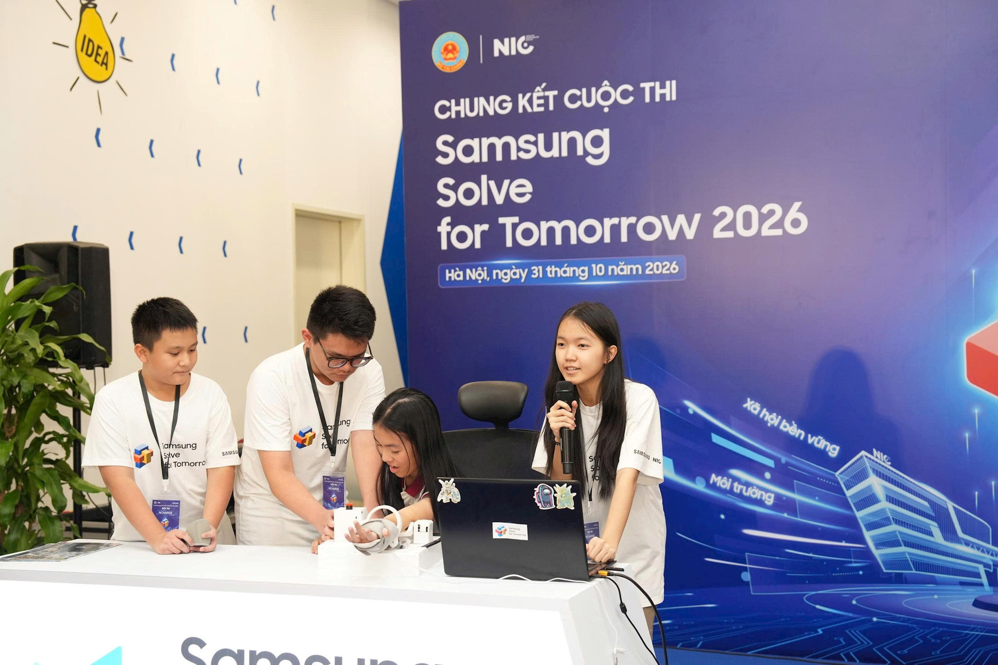 doi-thi-novarise-truong-th-thcs-fpt-da-nang-da-nang-voi-du-an-nep-canh-tay-robot-tri-lieu-rehab-play-arm-bang-a-.jpeg
