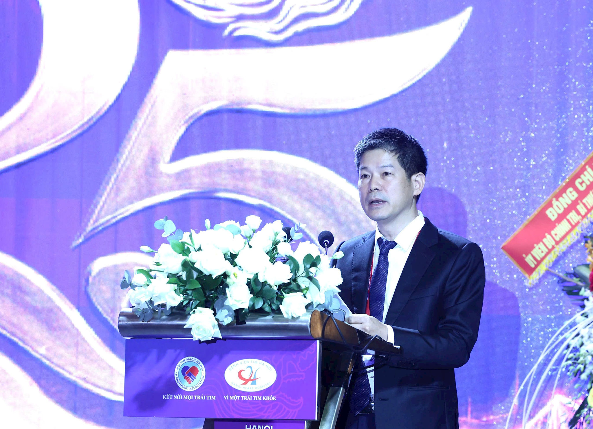 PGS.TS.BS Nguyễn Sinh Hiền, Giám đốc Bệnh viện Tim Hà Nội phát biểu tại lễ kỷ niệm. Ảnh: Thành Thái