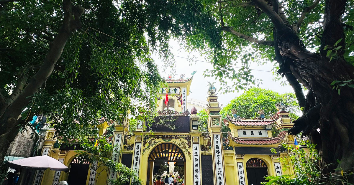 CHÙA TƯƠNG MAI CỔ KÍNH NẰM GIỮA LÒNG HÀ NỘI