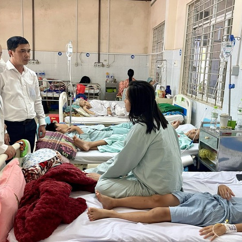 [Podcast] Tin tức ngày 3-5: Số nạn nhân vụ ngộ độc bánh mỳ ở Đồng Nai tăng lên gần 490 người