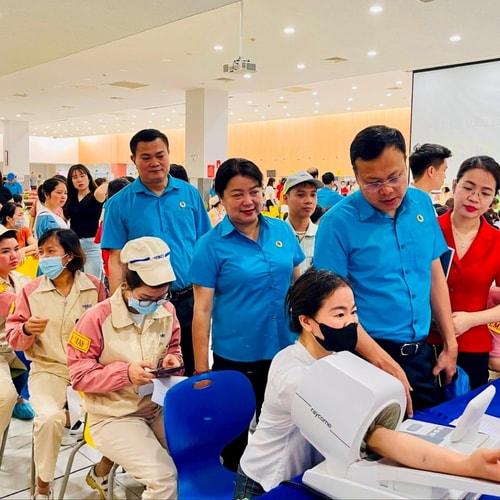 Tầm soát ung thư, khám sức khỏe miễn phí cho 600 nữ công nhân