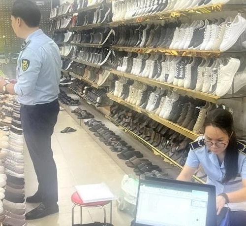 [Podcast] Tin tức ngày 14-6: Hơn 2,4 tỷ đồng hàng giả, không rõ nguồn gốc bị phát hiện ở Hà Nội