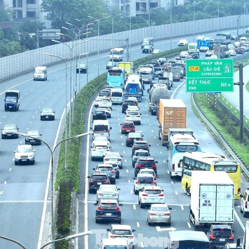 [Podcast] Đề xuất phân làn, cấm xe tải đi vào làn sát dải phân cách trên cao tốc