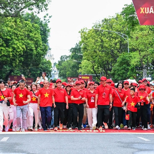 [Podcast] Cùng Việt Nam tiến bước - Hơn 1 triệu người hướng về Tổ quốc