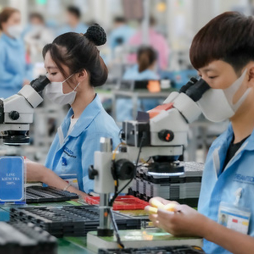 [Podcast] Bộ Nội vụ đề xuất tăng lương tối thiểu vùng lên 7,2% từ 1-1-2026