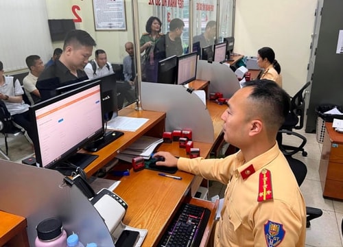 [Podcast] Giảm 30% phí đăng ký xe để kích cầu thị trường