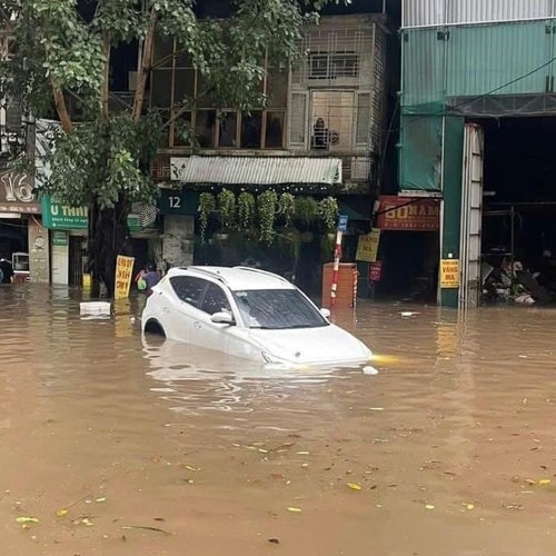 [Podcast] Tin tức ngày 30-9: Giao thông đảo lộn vì bão số 10