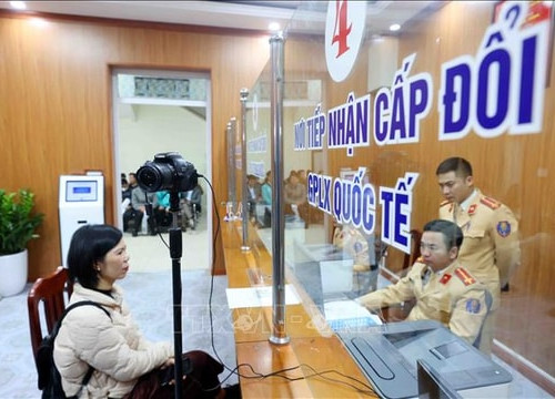 [Podcast] Đề xuất cấp giấy phép lái xe điện tử, giảm thủ tục