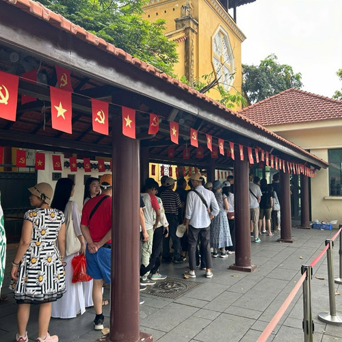 [Podcast] Tin tức ngày 26-4: Hà Nội dịp Giỗ Tổ: Di tích đông khách, trải nghiệm an toàn và trật tự