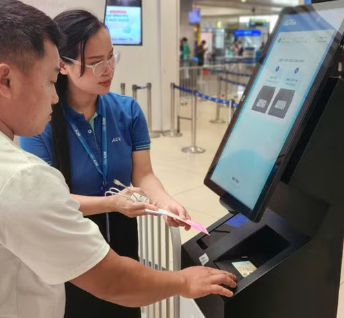 [Podcast] Tin tức ngày 8-7: Sân bay Nội Bài triển khai kiosk sinh trắc học, check-in trong 10 giây