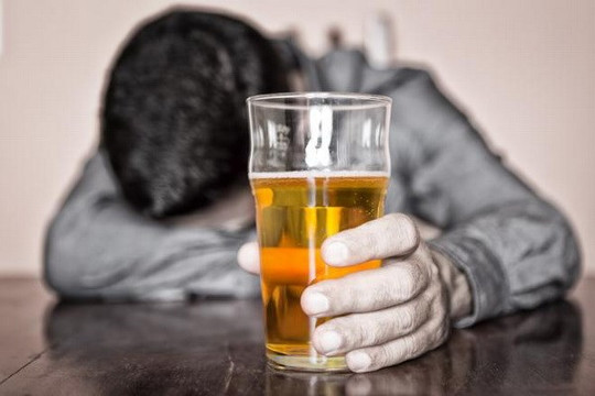 Lạm dụng rượu bia - Ngày càng nhiều bệnh nhân loạn thần do rượu