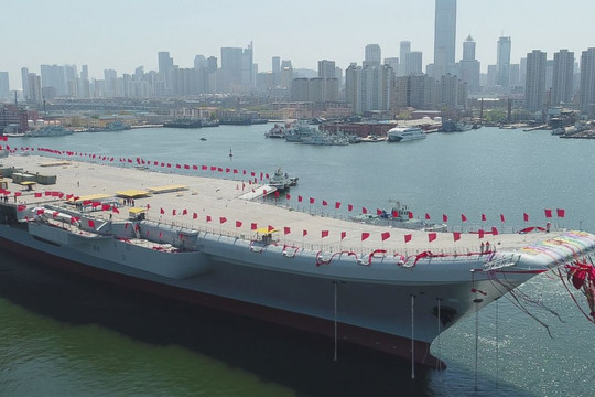 Trung Quốc hạ thủy tàu sân bay nội địa đầu tiên