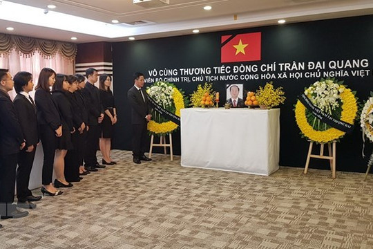 Lễ viếng Chủ tịch nước Trần Đại Quang tại Thượng Hải và Ba Lan