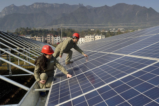 Trung Quốc nâng mục tiêu phát triển năng lượng tái tạo, giảm lệ thuộc than