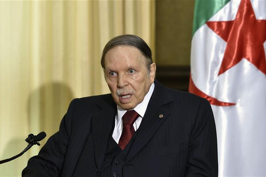 Tổng thống Algeria Bouteflika quyết định từ chức