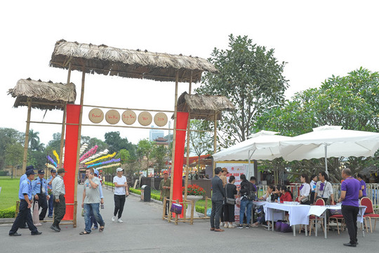 Chấn chỉnh việc bán hàng trong Festival văn hóa tại Hoàng thành Thăng Long