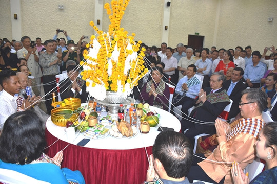 Đại sứ quán Lào tổ chức đón Tết cổ truyền Bun Pi May