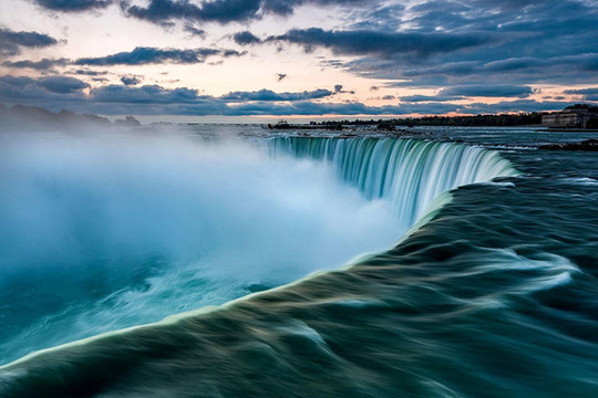 Cận cảnh thác nước hùng vĩ nằm giữa Mỹ và Canada