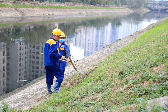 Việc thí điểm làm sạch sông Tô Lịch: Căn cốt vẫn là xử lý từ nguồn thải