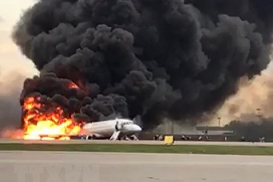 Những giây phút kinh hoàng trong vụ cháy máy bay ở Nga