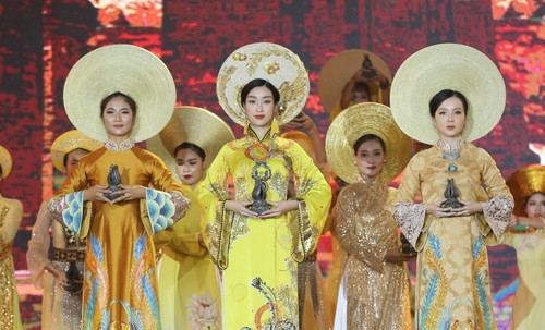 Vươn xa tinh hoa văn hóa người Việt