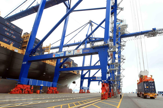 Cảng quốc tế Hải Phòng đón tàu container lớn nhất từ trước đến nay