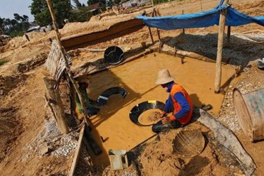 Sập mỏ vàng ở Indonesia: 5 người chết, nhiều người bị mắc kẹt
