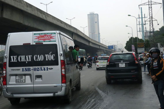 Hà Nội: Lập tổ công tác tìm giải pháp xử lý tình trạng nhà xe bỏ bến