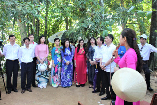 Đảng ủy Khối các cơ quan TP Hà Nội tổ chức nhiều hoạt động trên quê hương Bác