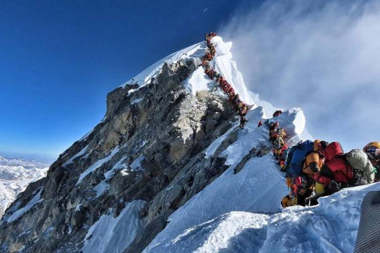 "Tắc đường" trên đỉnh Everest, 7 người chết vì chờ đợi lâu