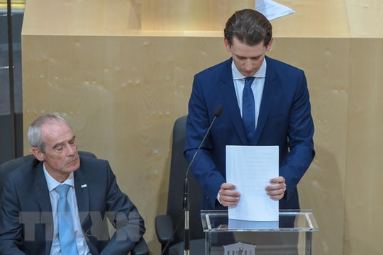 Áo: Thủ tướng trẻ tuổi nhất châu Âu bị phế truất, sa thải nội các