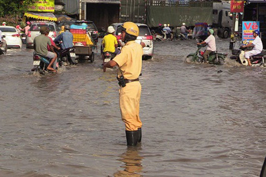 Bốn khuyến cáo khi tham gia giao thông vào mùa mưa